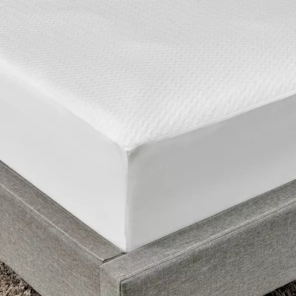 ALLEREASE Twin Temperature Regulating Mattress Protector - Picture 2 of 4